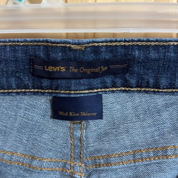 Levi’s The Original Jean.  Mid Rise Skinny - Picture 4 of 5